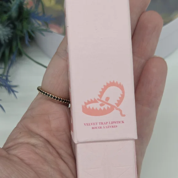 Jeffree Star Velvet Trap Bullet Lipstick - Redrum NEW - Picture 6 of 10